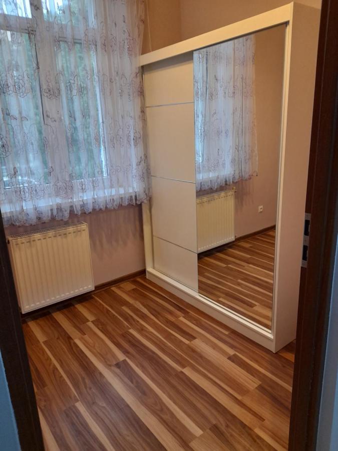 Mieszkanie Z Widokiem Na Park -Cieplice Slaskie Zdroj Apartment Jelenia Gora Exterior photo